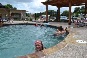 34- I poolen på KOA Alamo